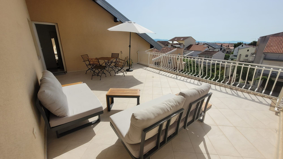 Terrace/patio 3, Apartments Jolie, Vodice