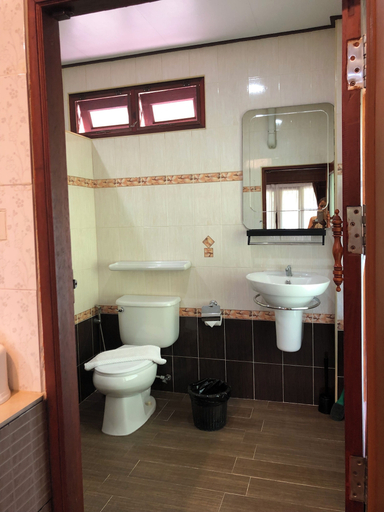 Bathroom 5, Lanta Wanida Resort, Ko Lanta