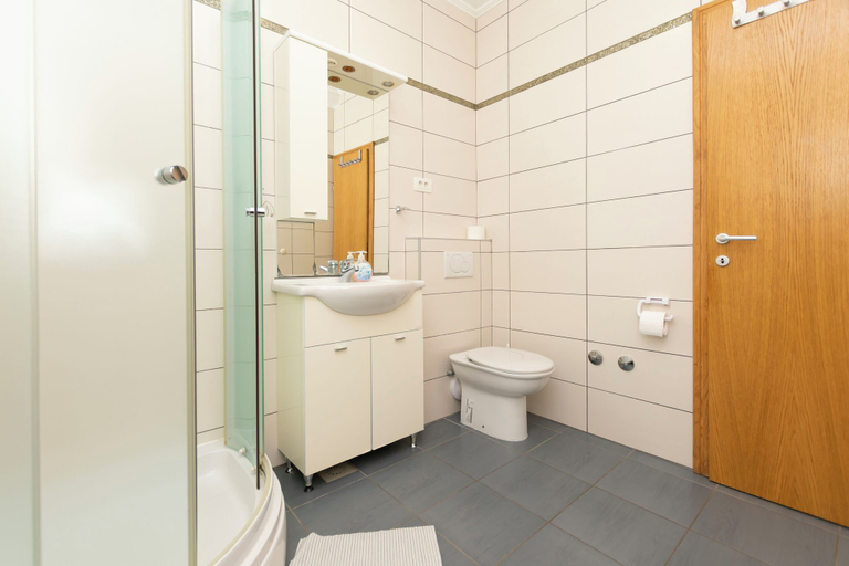 Bathroom 4, Apartments Danijela, Dugi Rat