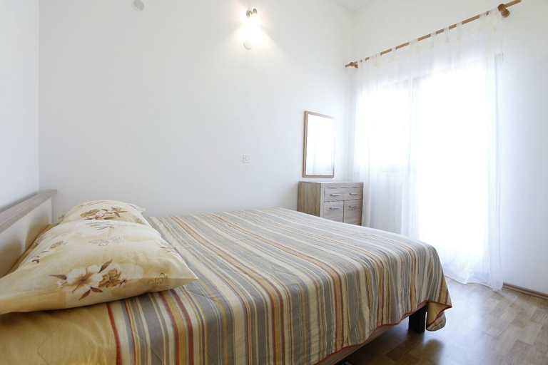 Bedroom 2, Apartments Oasis, Nin