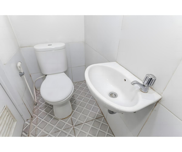 Bathroom, Hotel O Room Transit By At, Tangerang