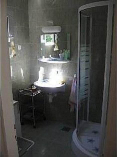 Bathroom 2, House Vese, Sali