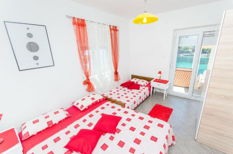 Bedroom 2, House Vatromir, Sućuraj