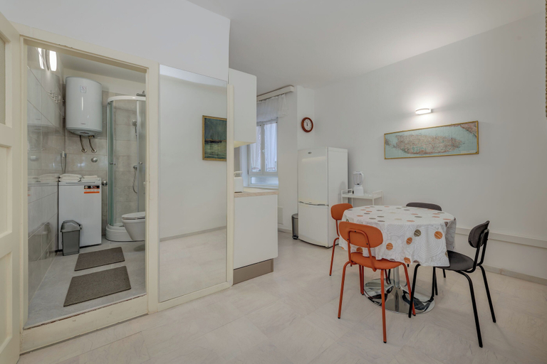 Others 4, Apartment Mirta, Split