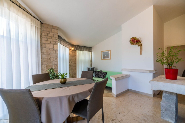 Dining 5, Apartments Mimi, Marčana
