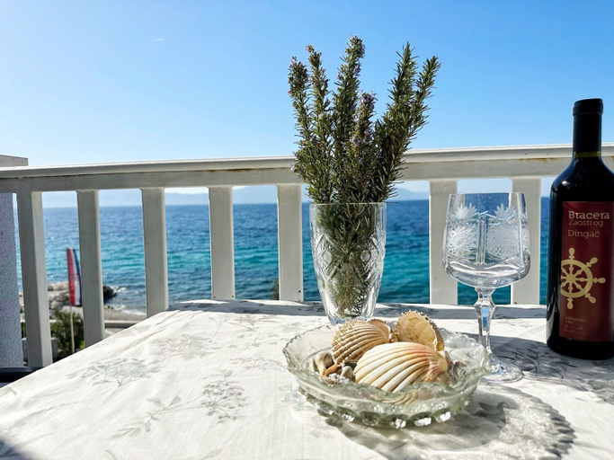 Food & Drinks, Apartments Mira, Gradac