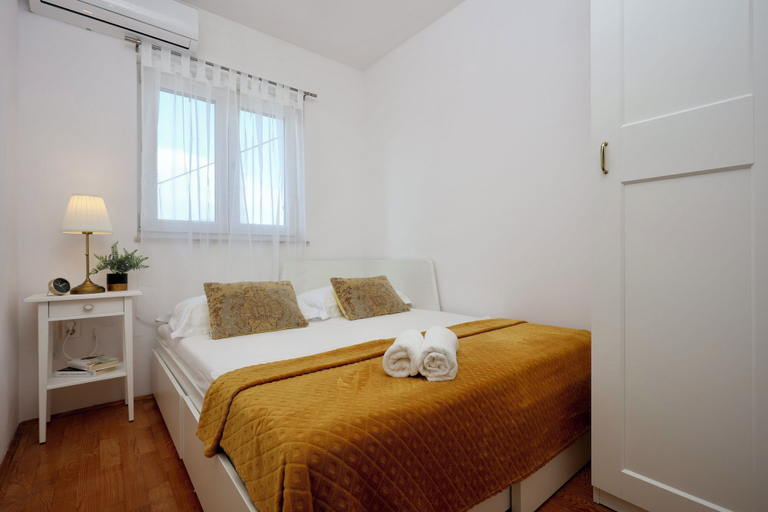 Bedroom 2, Apartment Holiday Home TiA, Split