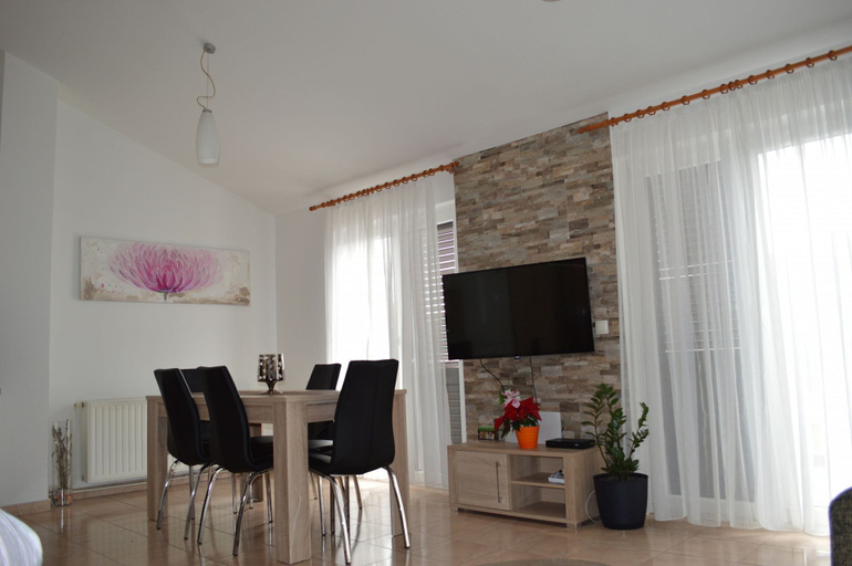 Primary image, Apartment Tome, Tisno