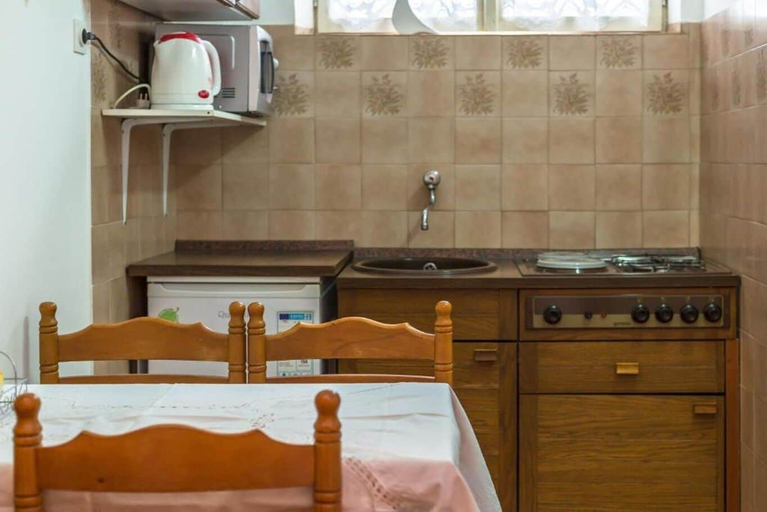 Private kitchen 5, Apartments and Rooms Happiness, Tučepi