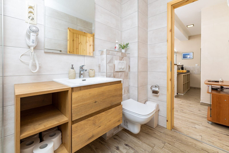 Bathroom 3, Apartments Serzane, Jelsa
