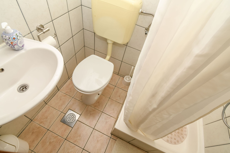 Bathroom 2, Apartment Ivo, Marina