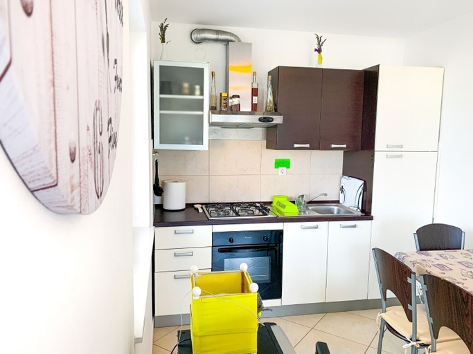 Others 4, Apartment Goran, Sali