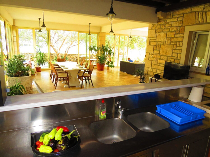 Outdoor dining, House Villa Barakokula, Lumbarda