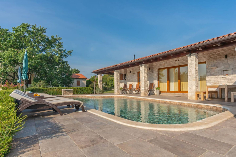 Outdoor pool 3, Villa Rina, Marčana