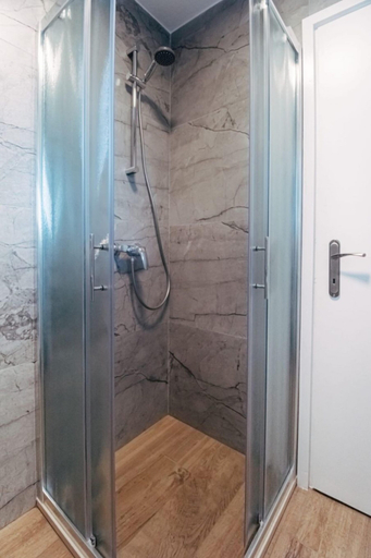 Bathroom 3, Apartments Sandra, Okrug