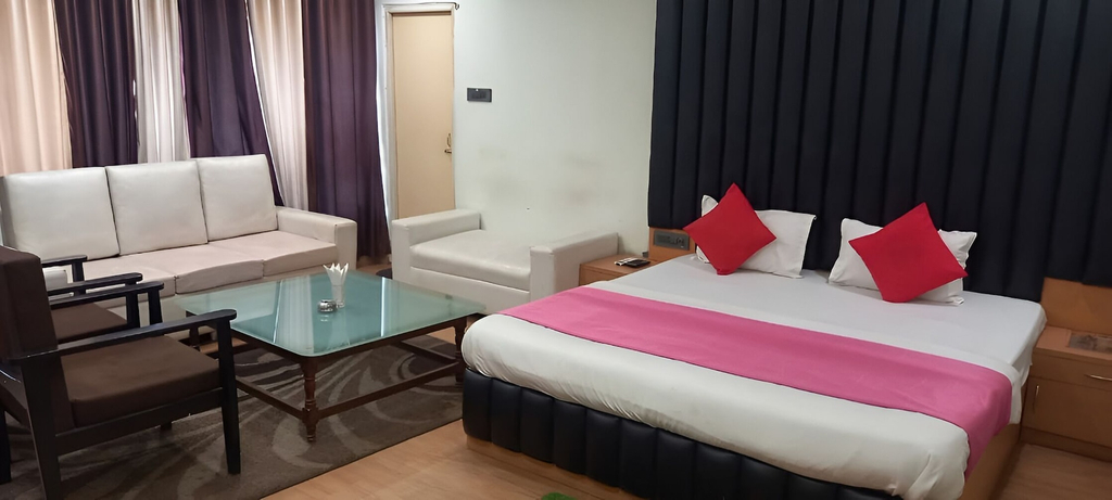 Room 4, Hotel Parbati International, Barddhaman