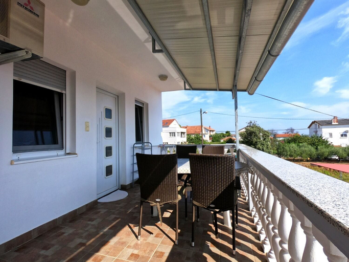 Terrace/patio 5, Apartments Ana, Sukošan