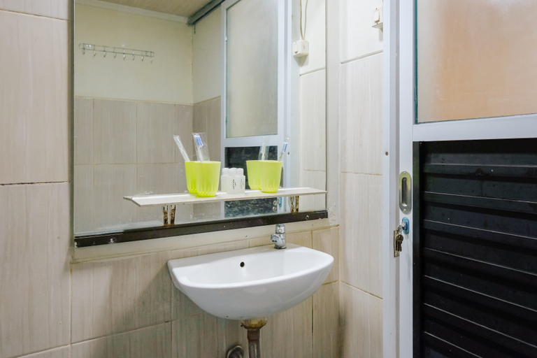 Bathroom 3, Sans Hotel Havila Bengkulu, Bengkulu