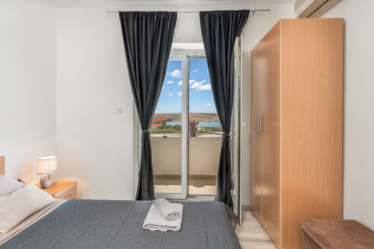 Room 5, Apartment Don, Pag