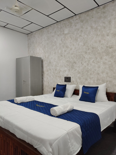 Room 4, Kudaram Lake View, Alappuzha