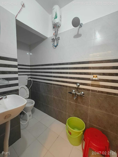 Bathroom 4, Raju Inn, Puri