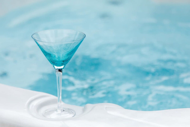 Food & Drinks, Rural Lodge Retreat With Hot Tub, West Sussex