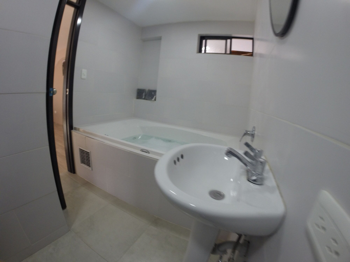 Bathroom 5, Hostal Tayupanda, Quito