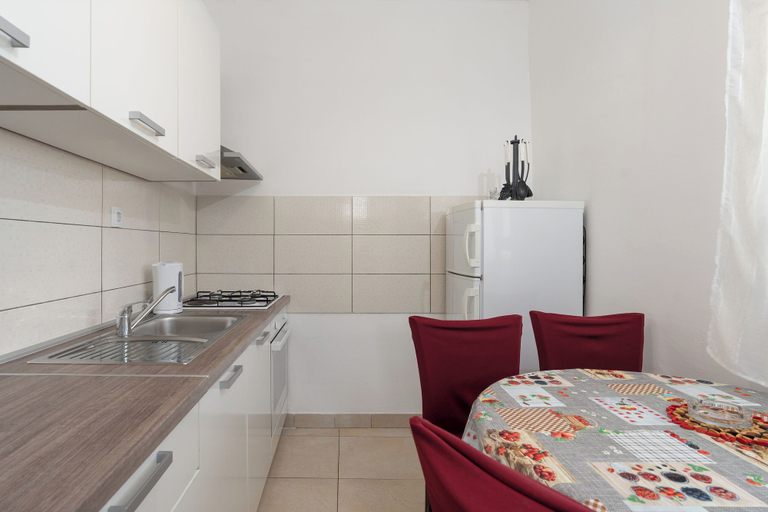 Others 4, Apartments Snjeza, Vir