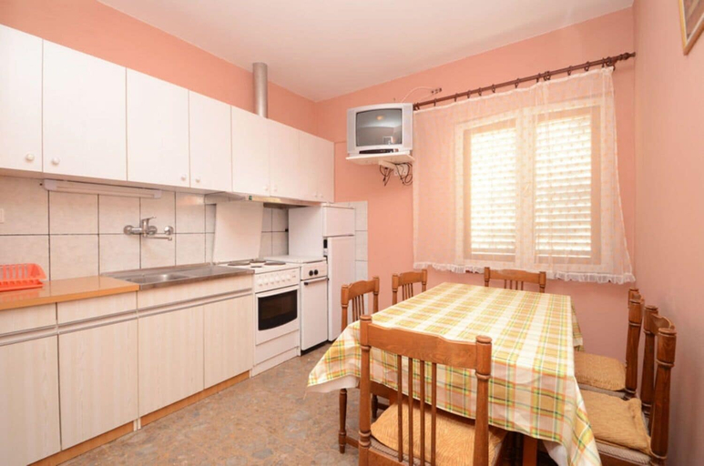 Others 5, Apartments Lukovac, Blato