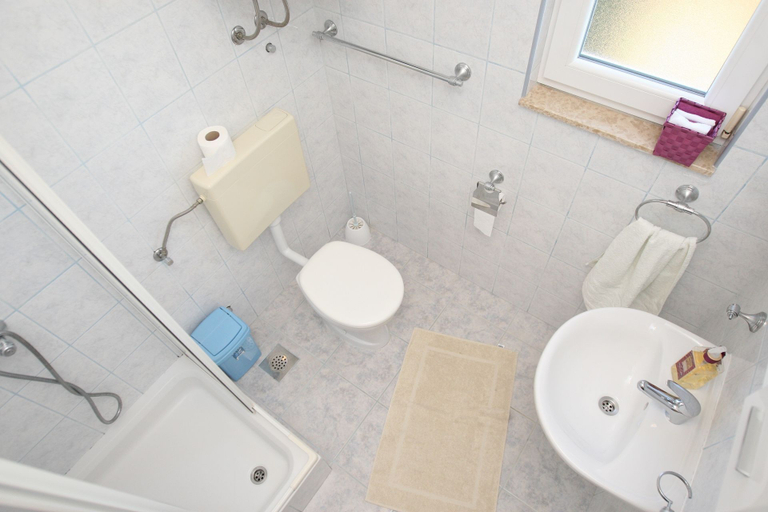 Bathroom 2, Apartments Mladen, Nin