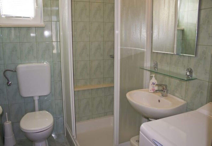 Bathroom 2, Apartments Paulina, Postira