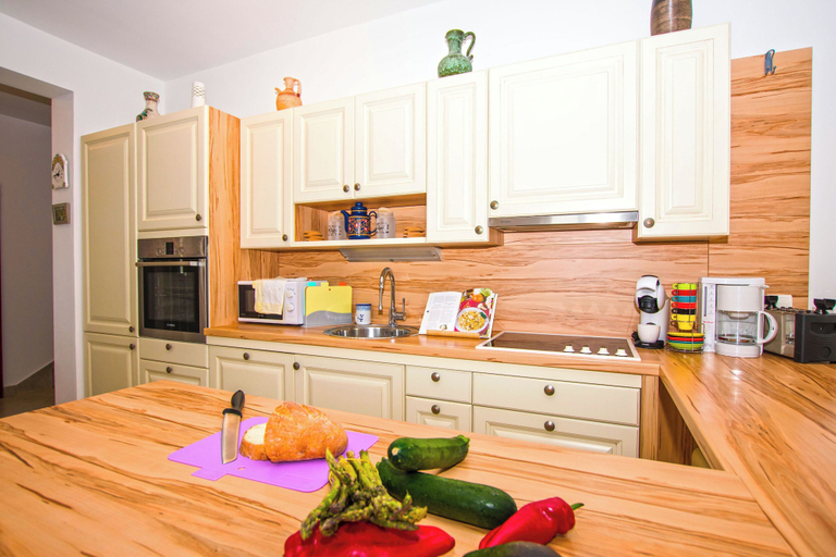 Private kitchen 5, House Srecko, Polača