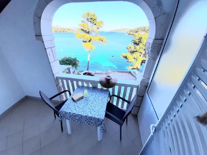 Terrace/patio 2, Apartments Amalija, Lumbarda