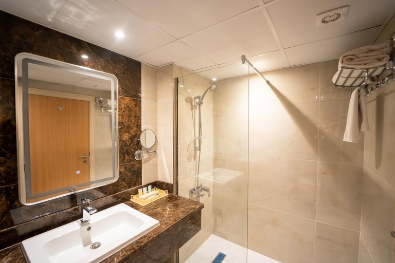 Bathroom 4, Smana Hotel, Dubai