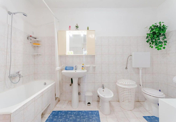 Bathroom 4, Apartment Ljubo, Trogir