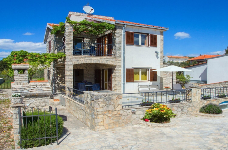 Building design 3, Apartments Ana, Šolta