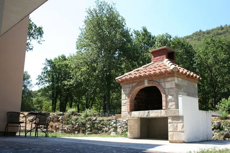 BBQ/picnic area, Apartment Marin, Ston