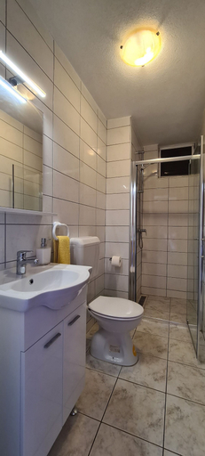 Bathroom 5, Apartments On the Beach, Sućuraj