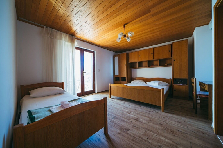 Bedroom 2, Apartments Lovre, Brela
