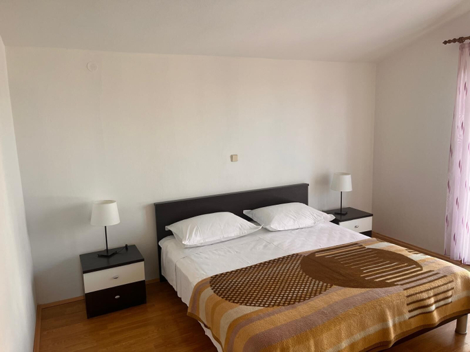 Room 4, Apartment Milat, Seget