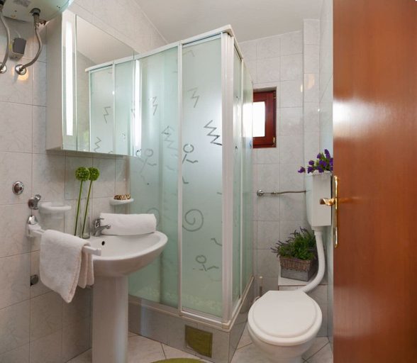 Bathroom 3, House Lucmar, Rogoznica