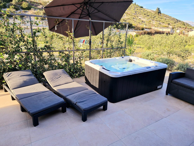 Spa 2, House Toni, Postira