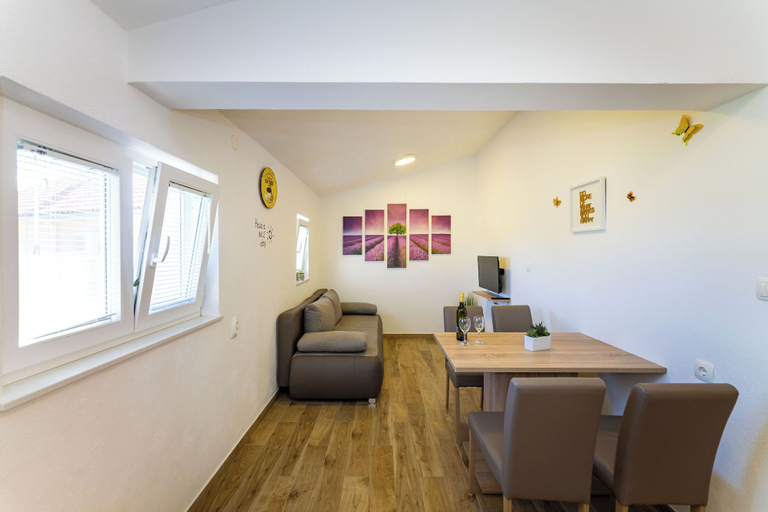 Others 5, Apartments Nadica, Nin