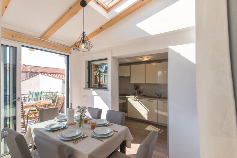 Food & Drinks, House Mari, Punat