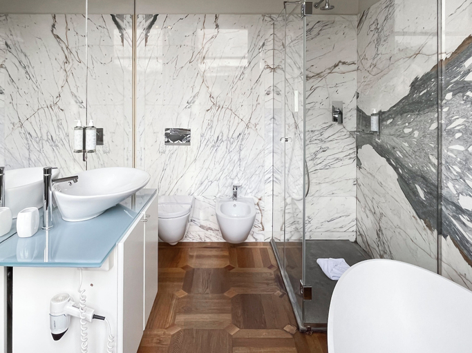 Bathroom 5, Hotel la Scala, Florence