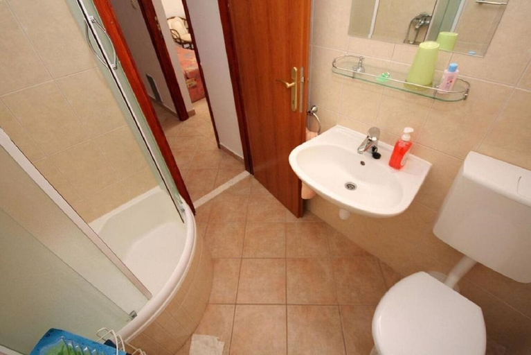 Bathroom 3, Apartments Brane, Okrug