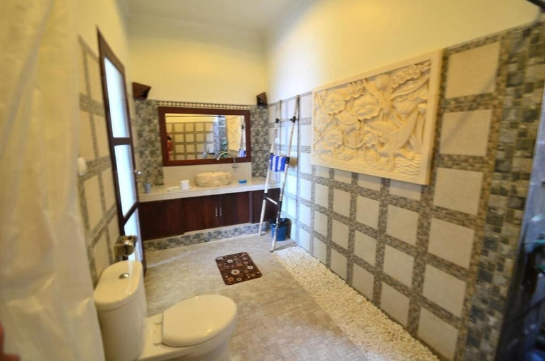 Bathroom 3, Solaluna Beach Homestay, Karangasem