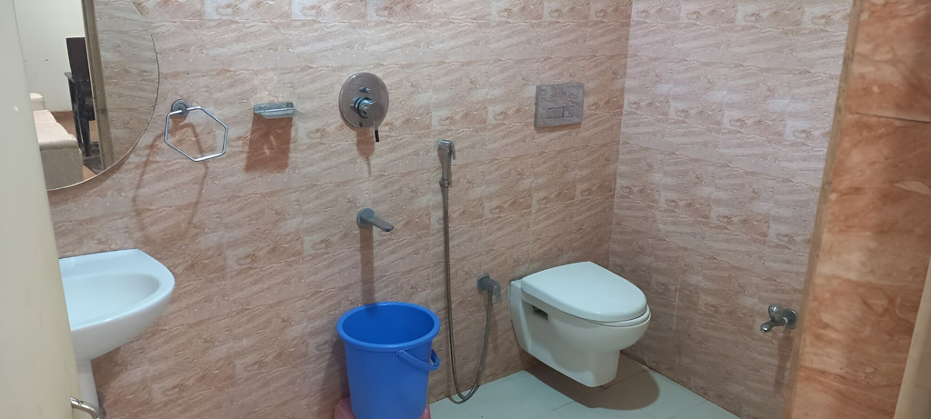 Bathroom 5, Hotel Parbati International, Barddhaman