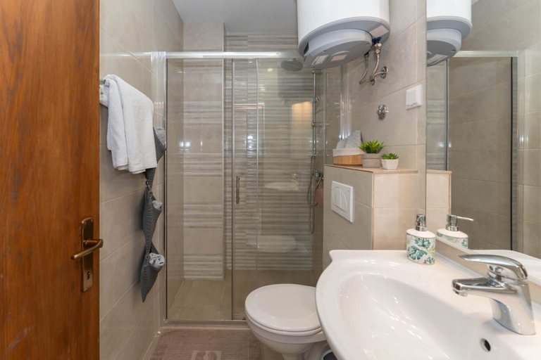 Bathroom 3, Apartment San, Povljane