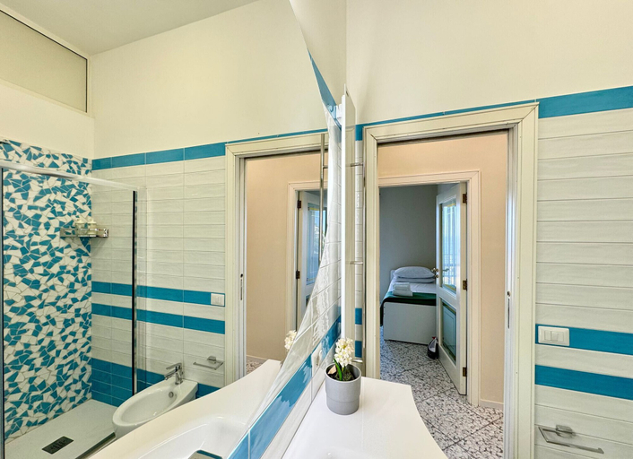 Bathroom 4, Lulù Home, Napoli
